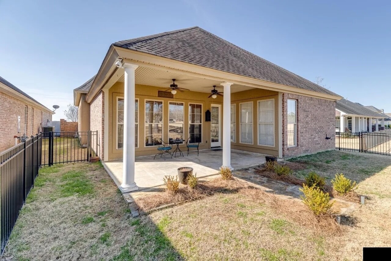 Building Photo - 110 Maison Dr