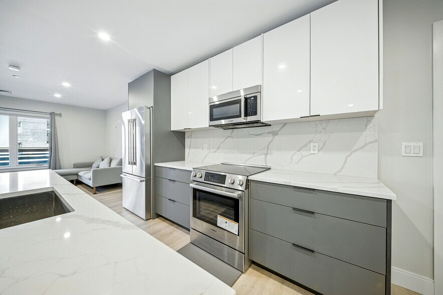 Building Photo - 25 2nd St