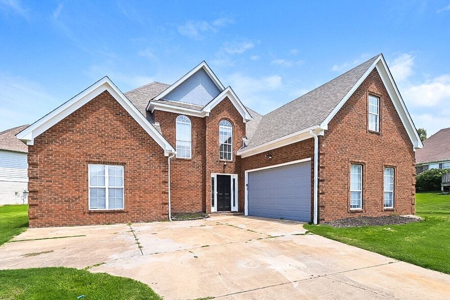 Primary Photo - 5546 Lakefront Dr