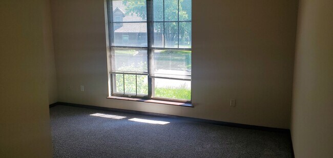 Building Photo - 4285-4287 Santa Anna Dr