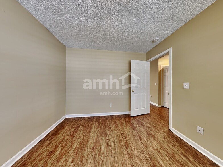 Building Photo - 132 Jupiter Ln