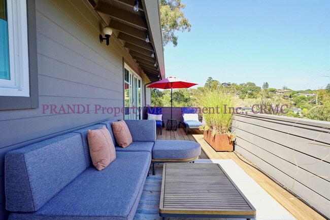 Building Photo - Stylish Greenbrae Home with Sweeping Views...