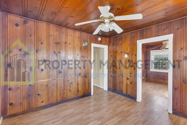 Building Photo - Looking for a charming 2-bedroom, 1-bath s...