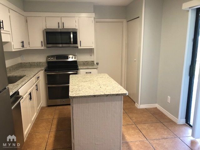 Building Photo - 1060 Huntington Ct