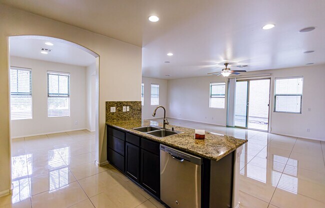 Building Photo - 4 Bedroom home located in Mountain's Edge