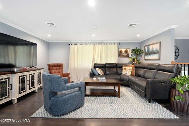 Building Photo - 1 Laurie Ln