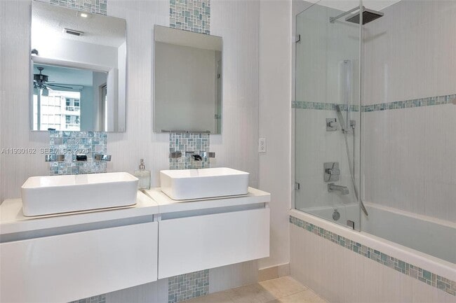 Building Photo - 6515 Collins Ave