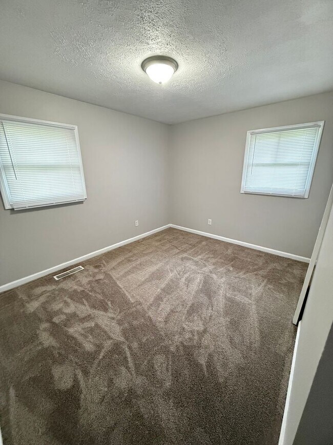 Building Photo - Eagledale - 3 BR home