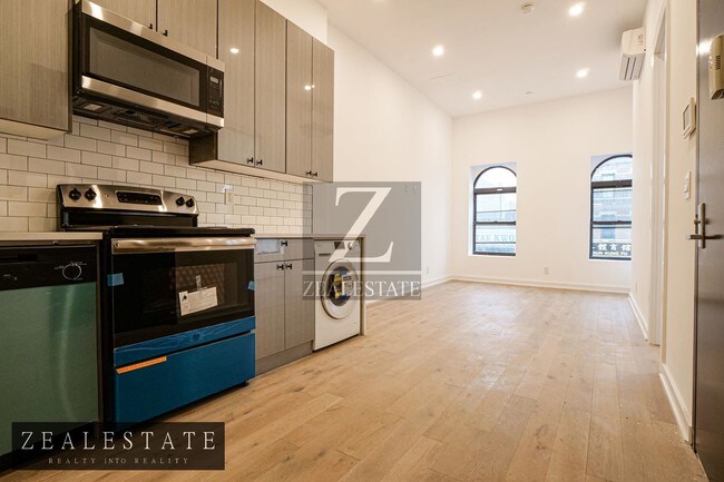 Building Photo - 4922 5th Avenue