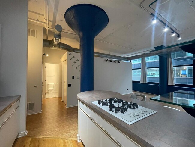 Building Photo - 130 S Canal St