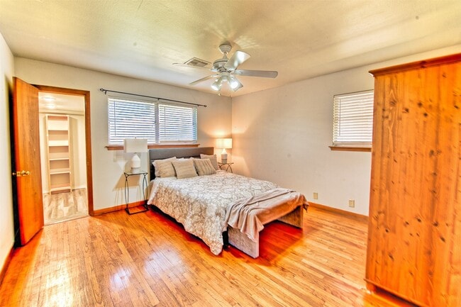 Building Photo - 918 Lehman St