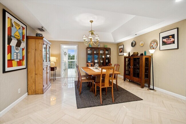 Building Photo - 4112 W Palm Aire Dr