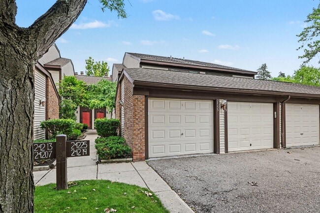 Building Photo - 24225 Evergreen Rd