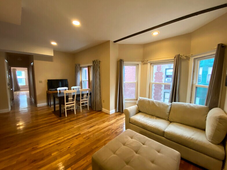 Building Photo - 1031 Tremont St