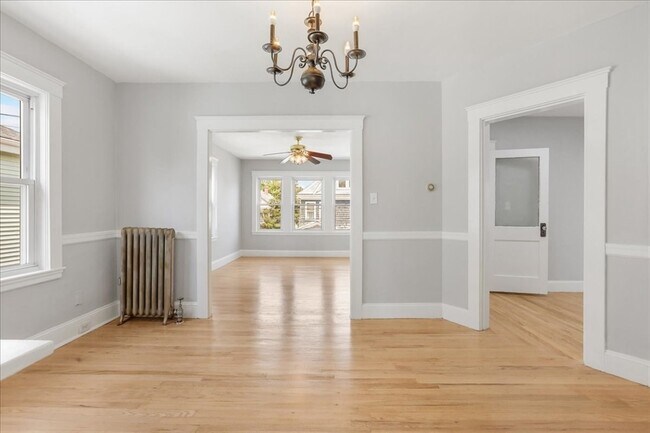 Building Photo - 16 Glenrose Rd