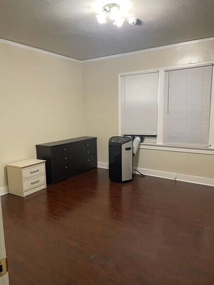 Bedroom - 216 N New Hampshire Ave
