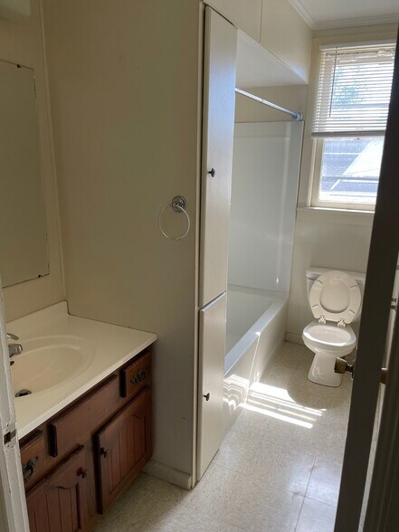 Full Bath - 230 South Ave