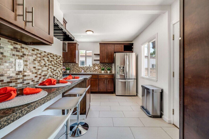 Building Photo - 6901 Bertrand Ave