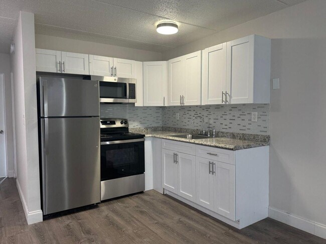 Building Photo - 2716 Vandiver Dr