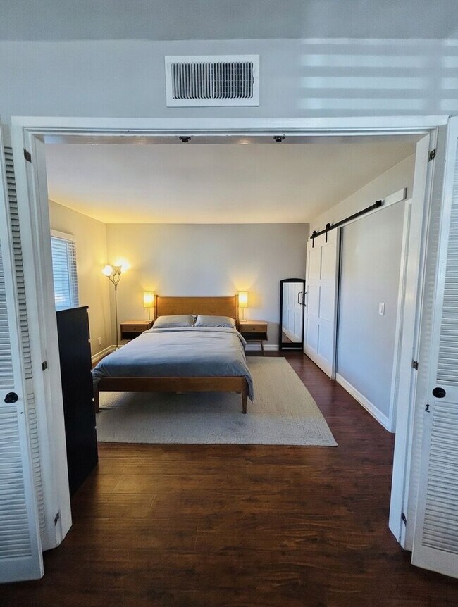 Building Photo - Walk to the Beach