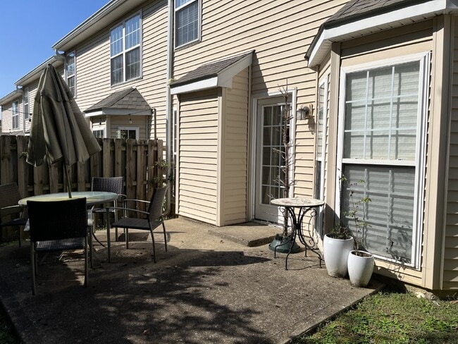 Building Photo - Charming 2 Bed, 2.5 Bath Townhouse in Nashville - Perfect Rental Opportunity!