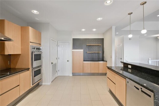 Building Photo - 3334 Peachtree Rd NE