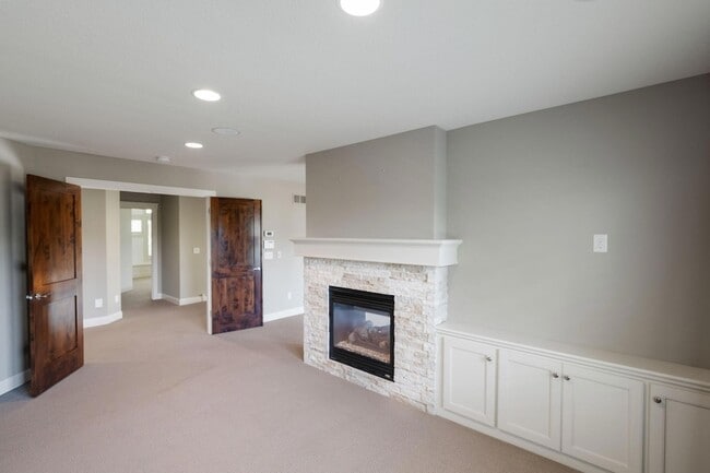 Building Photo - 5510 Upland Ln N