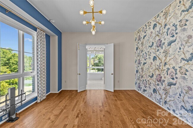 Building Photo - 1172 Queens Rd