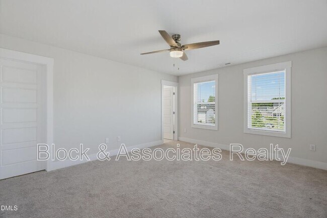 Building Photo - 682 Vine Pkwy