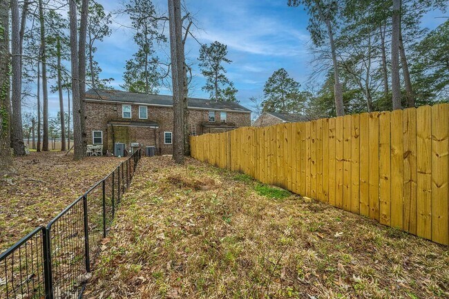 Building Photo - 306 Crestview Dr