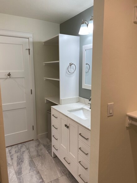 Building Photo - 710 E 22nd Ave