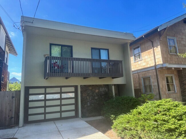 Building Photo - Derby Street Triplex