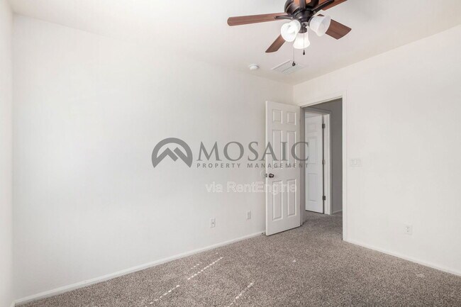 Building Photo - 904 E Euclid Ave