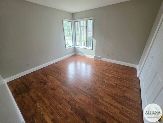 Building Photo - 3 Bedroom / 2 Bath House - NEAR CAPAHA PARK