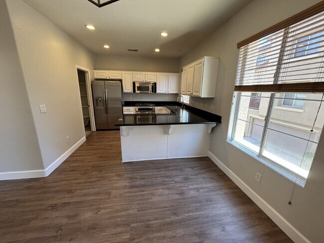 Building Photo - 3 Bed 3.5 Bath Summerlin - MOVE IN SPECIAL