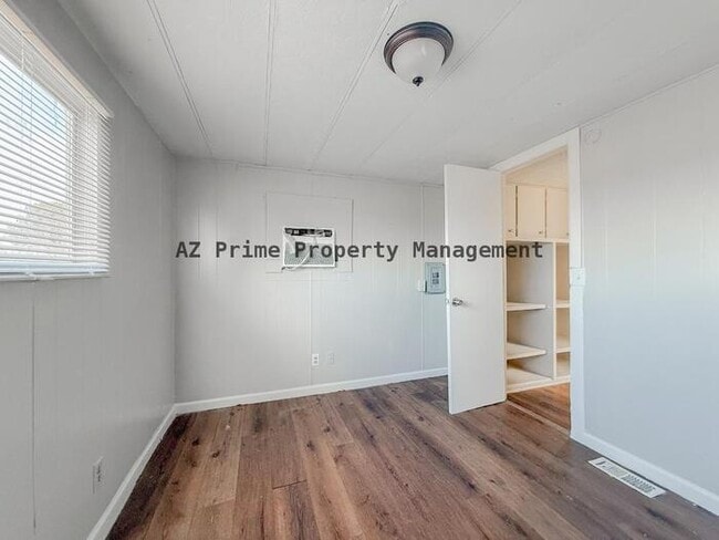 Building Photo - 17401 E Meadow Ln