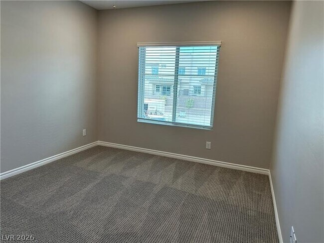 Building Photo - 600 N Carriage Hill Dr