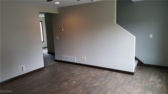 Building Photo - 110 N Kapitzky Dr