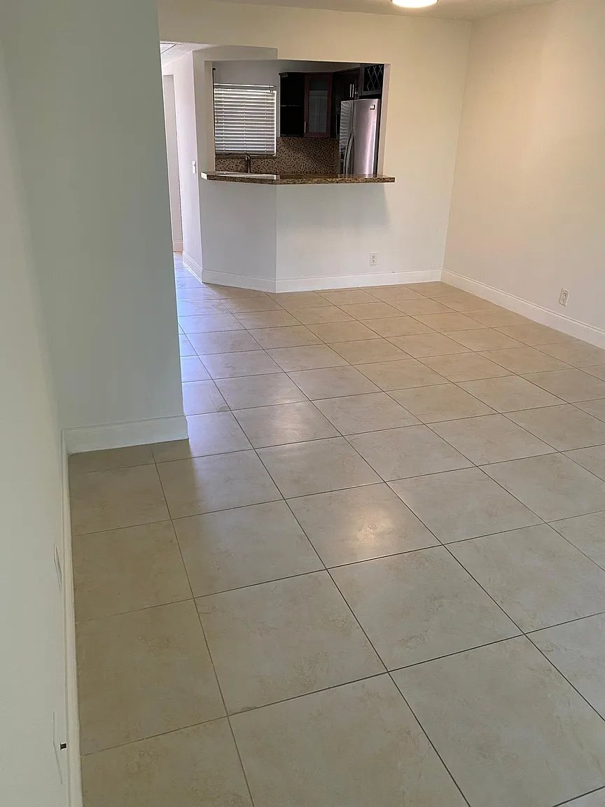 Building Photo - 21900 Lake Forest Cir