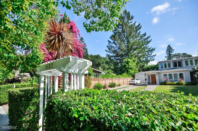 Building Photo - 3 br, 2 bath House - 1127 High St Whole House
