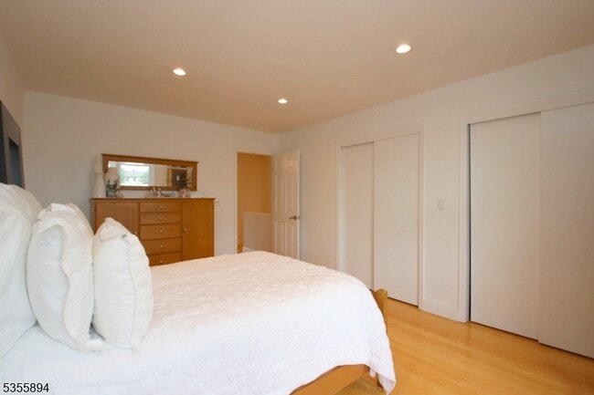 Building Photo - 829 Poplar Ct