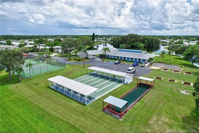 Building Photo - 7073 SE Birchwood Ln