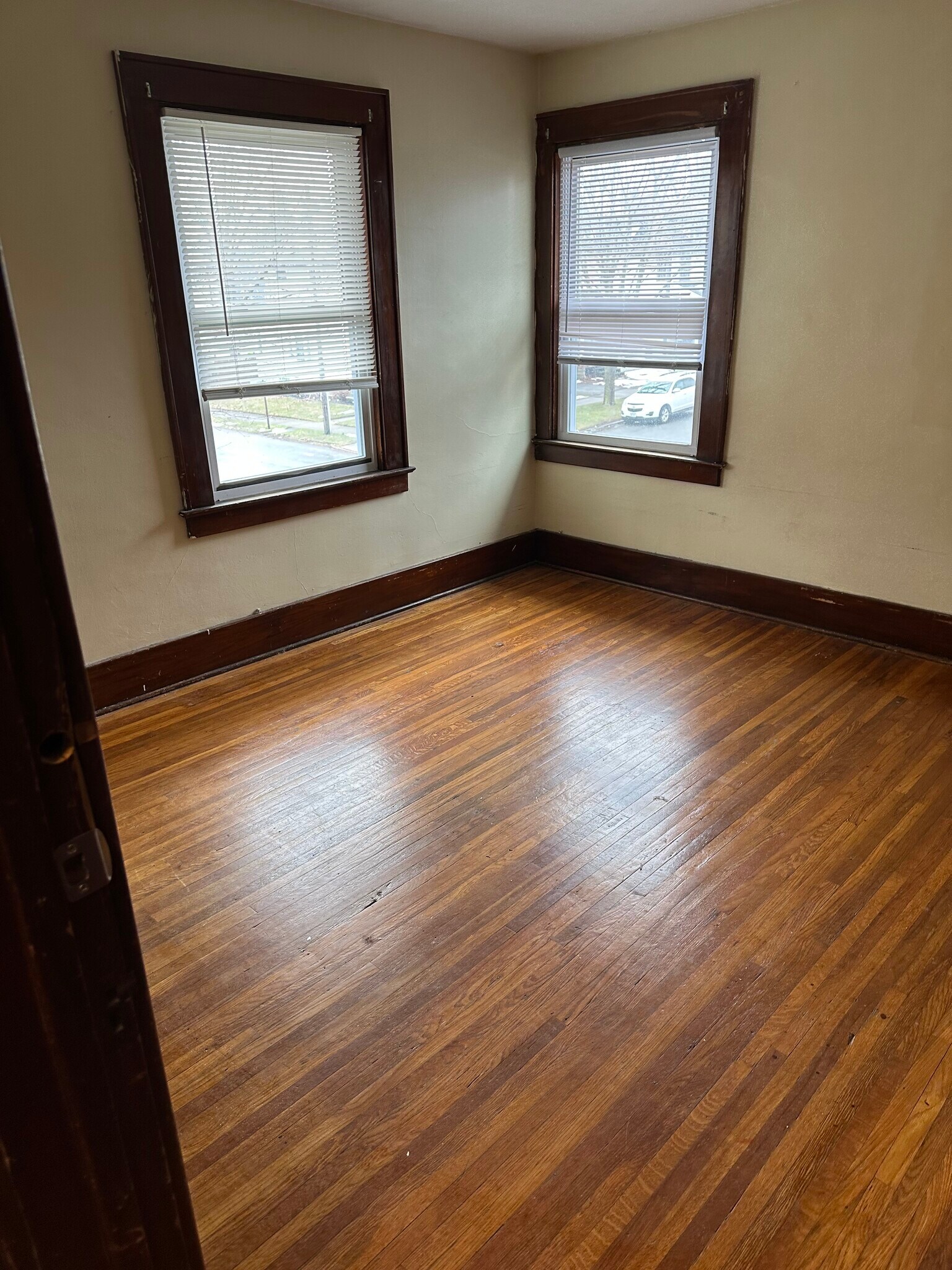 Building Photo - 186 Spruce Ave