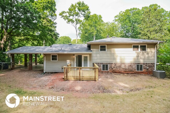 Building Photo - 218 Lucan Way