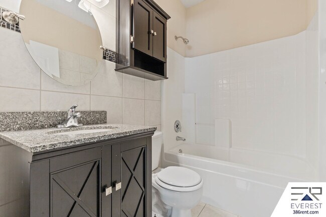 Building Photo - 16 Pinelynn Dr