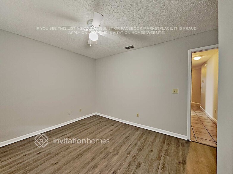 Building Photo - 12934 Staffordshire Dr S