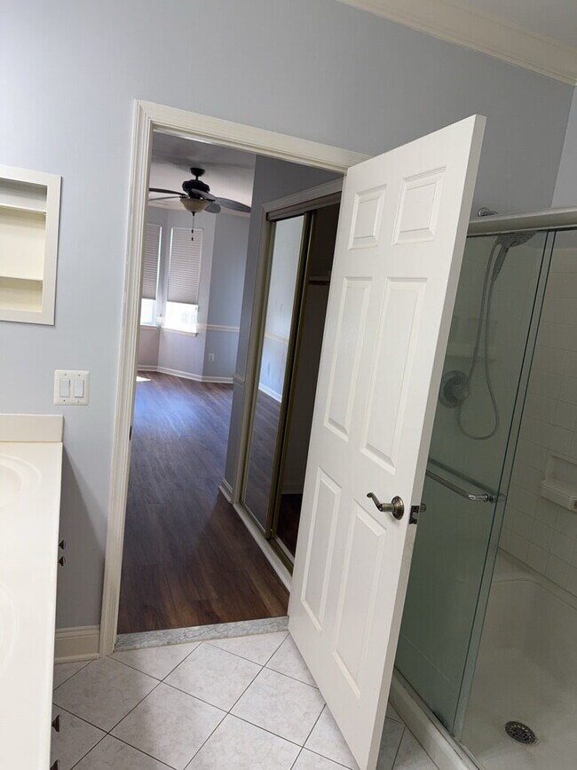 Building Photo - Modern 3BR Condo Near Annapolis Mall & Med...