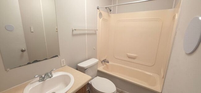 Building Photo - Spacious Dacula Mobile Home