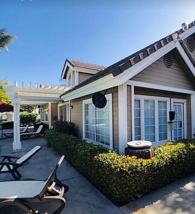 Building Photo - 3855 Thorncroft Ln