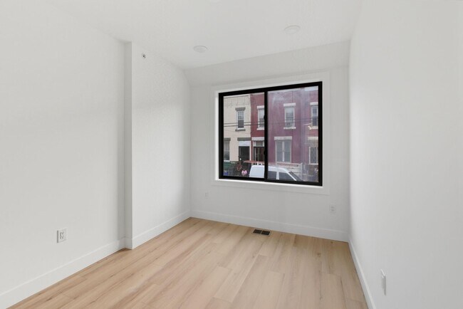 Building Photo - 2713 W Montgomery Ave